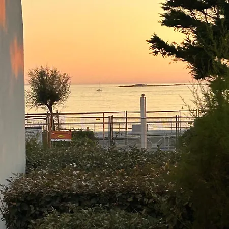 Apartment : En Rez De Jardin