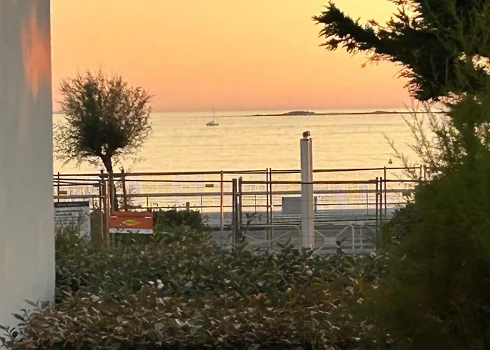 Apartment : En Rez De Jardin